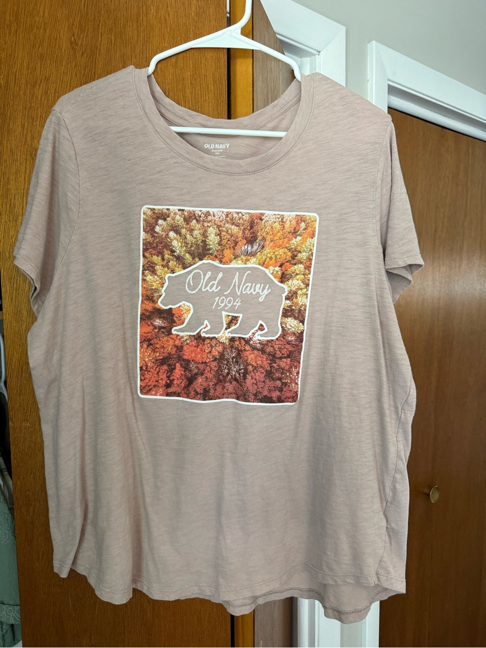 Old Navy Women’s Graphic Tee - Bear Fall Print